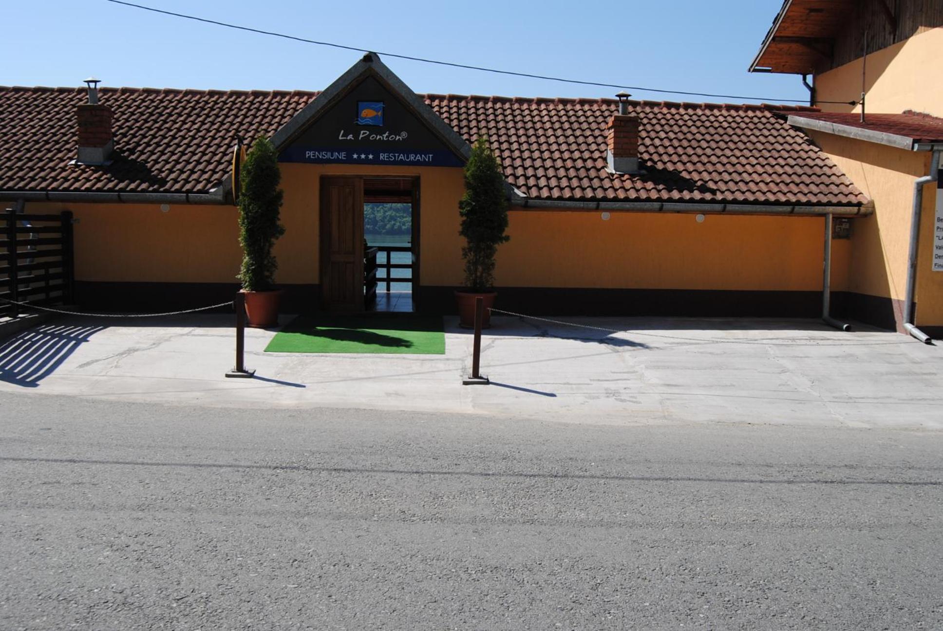 Pension La Ponton Ieşelniţa Εξωτερικό φωτογραφία